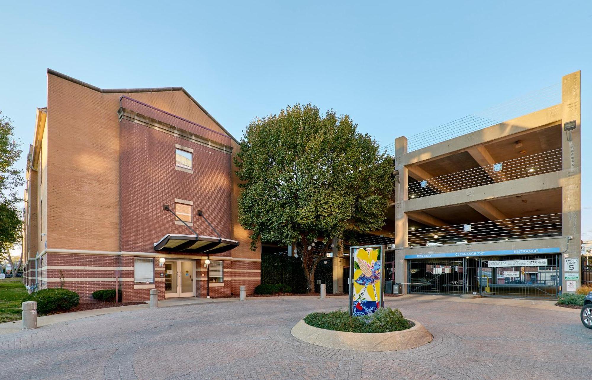 The West End Hotel Tower Grove Exterior photo